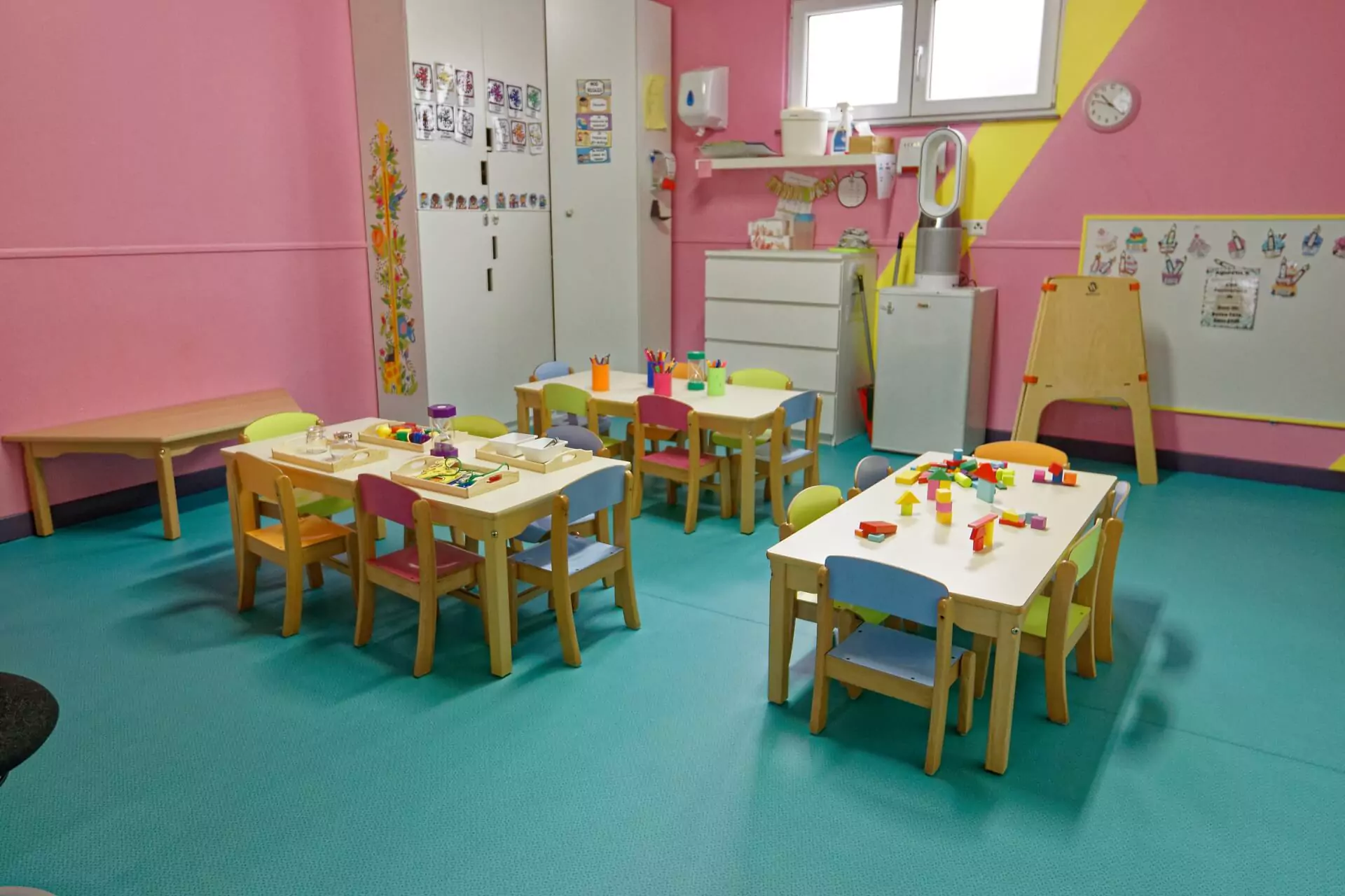 Crèche bilingue à Hautcharage : ateliers créatifs et arts plastiques pour stimuler l’imaginaire